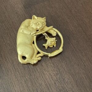 Vintage JJ Jonette Jewelry Cat with Paw in Fish Bowl Gold Tone Pin Brooch Signed